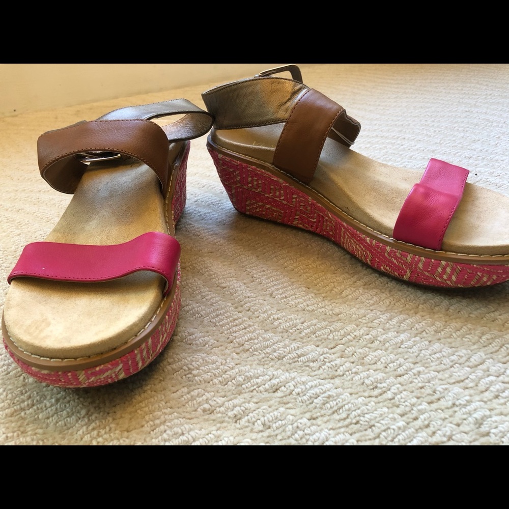 Vionic Wedges, NWT